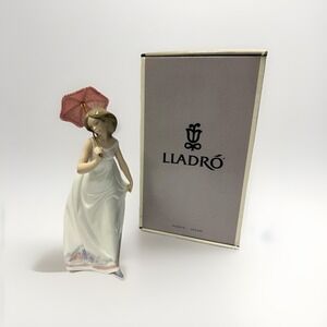 LLADRO AFTERNOON PROMENADE PORCELAIN FIGURINE # 7636  IN ORIGINAL BOX 1995
